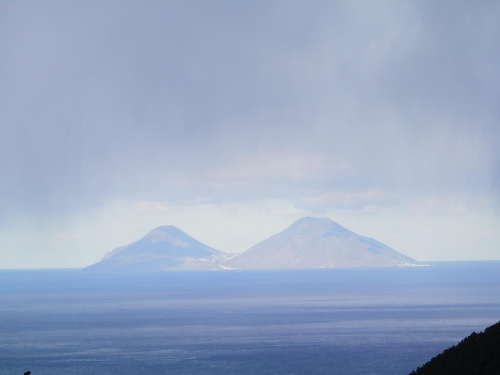 Al Fakhar Bed and Breakfast Ficarra Esterno foto
