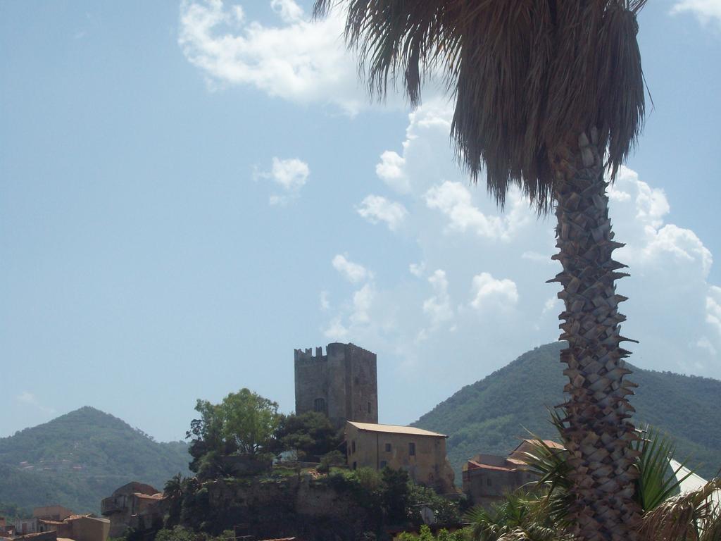Al Fakhar Bed and Breakfast Ficarra Esterno foto